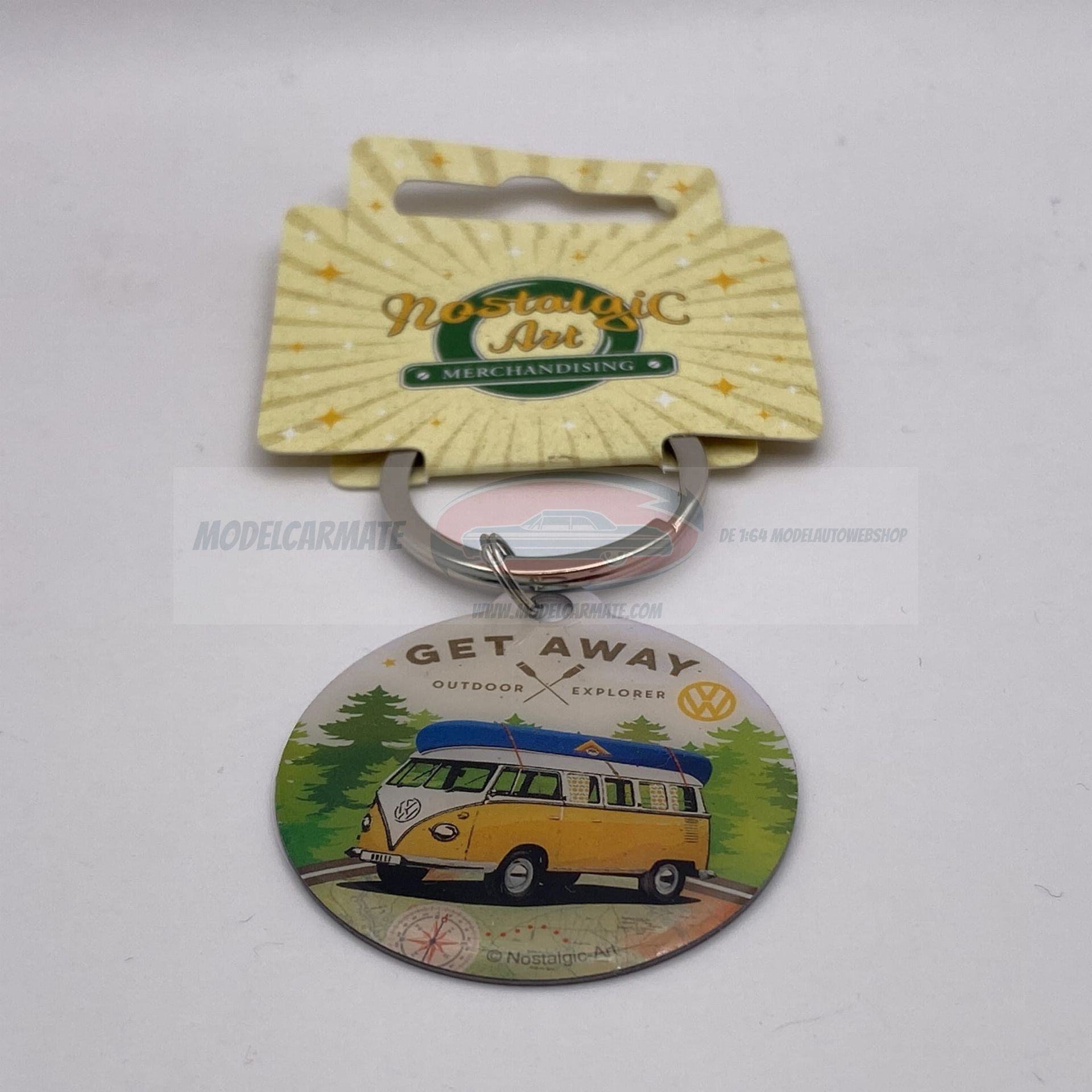 Sleutelhanger met een geel VW-busje en de tekst 
