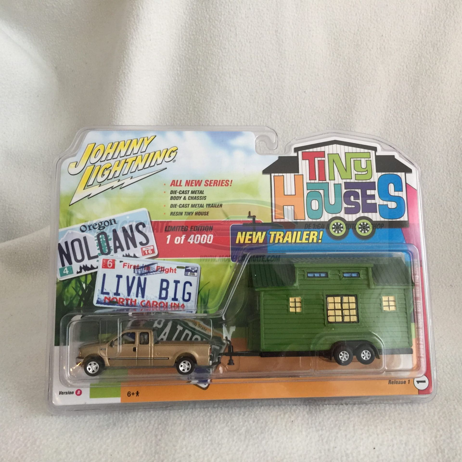 Johnny Lightning Ford F-250 Super Duty with Tiny House