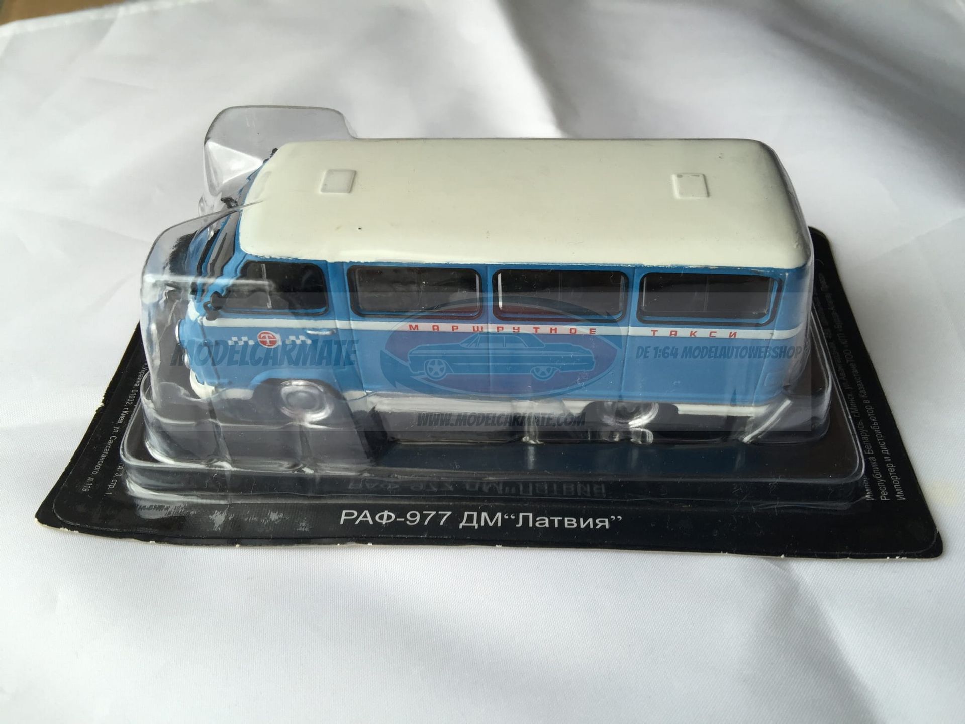 RAF-977DM Taxi
