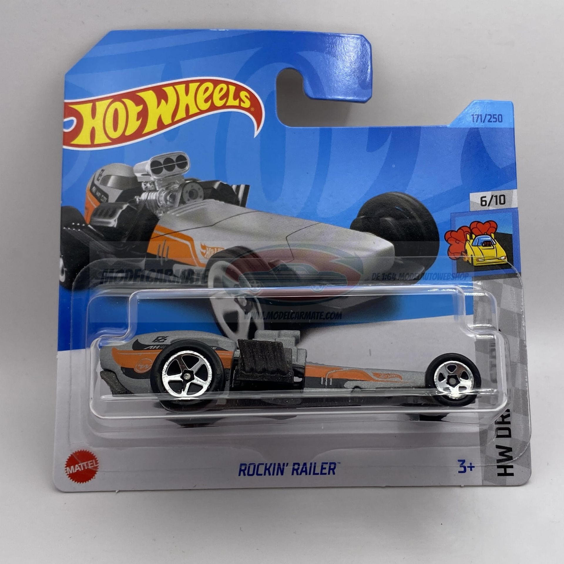 Hot Wheels "Rockin' Railer" gegoten modelauto in verpakking, grijze en oranje details, blauwe blisterverpakking.