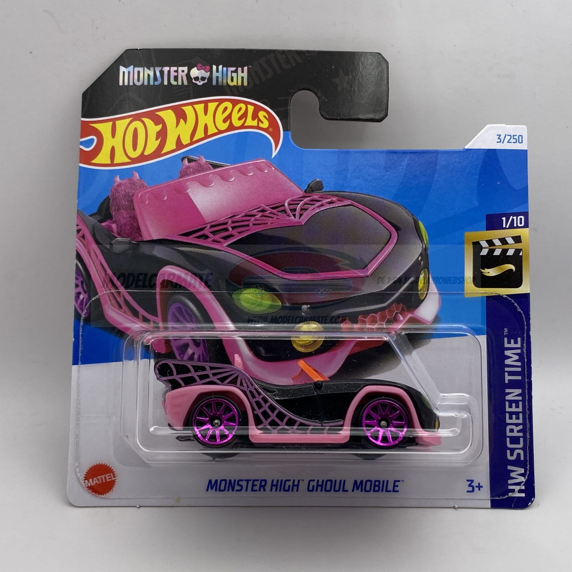 Hot Wheels Monster High Ghoul Mobile speelgoedauto in verpakking. Zwart, roze en paars.