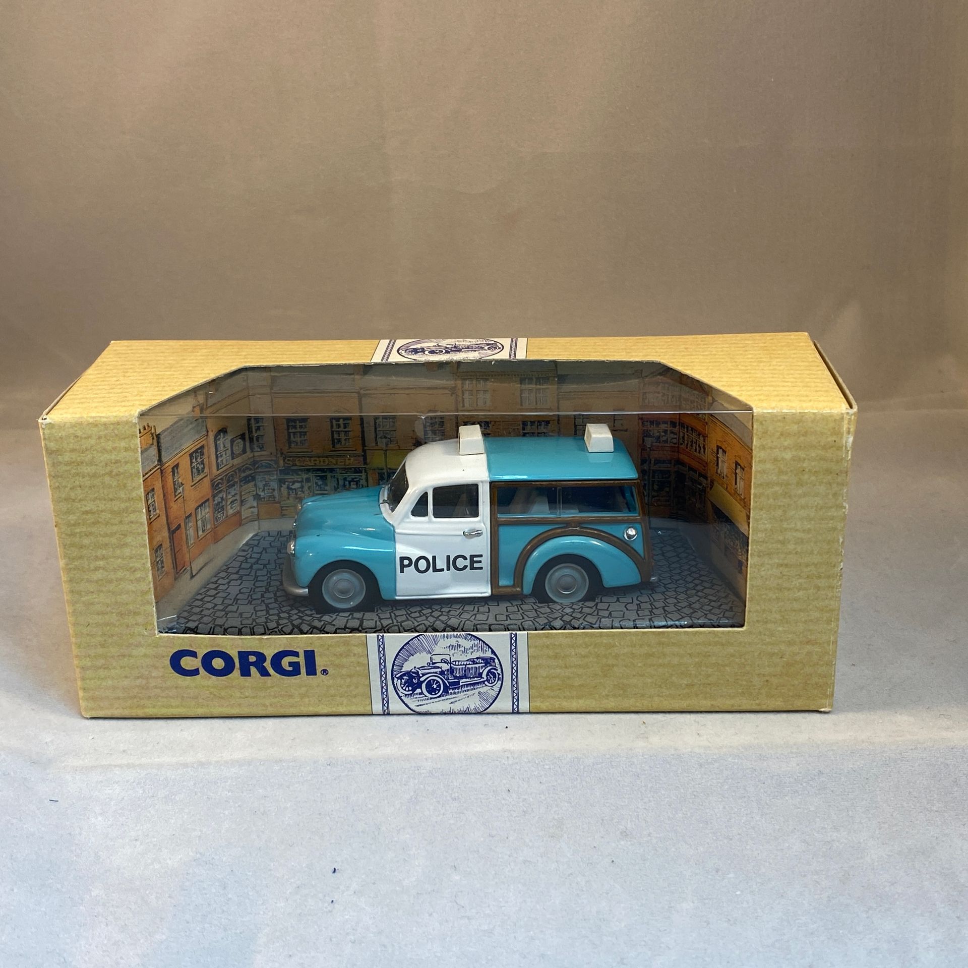 Corgi Classics - Morris Minor Traveller - Police 1:43