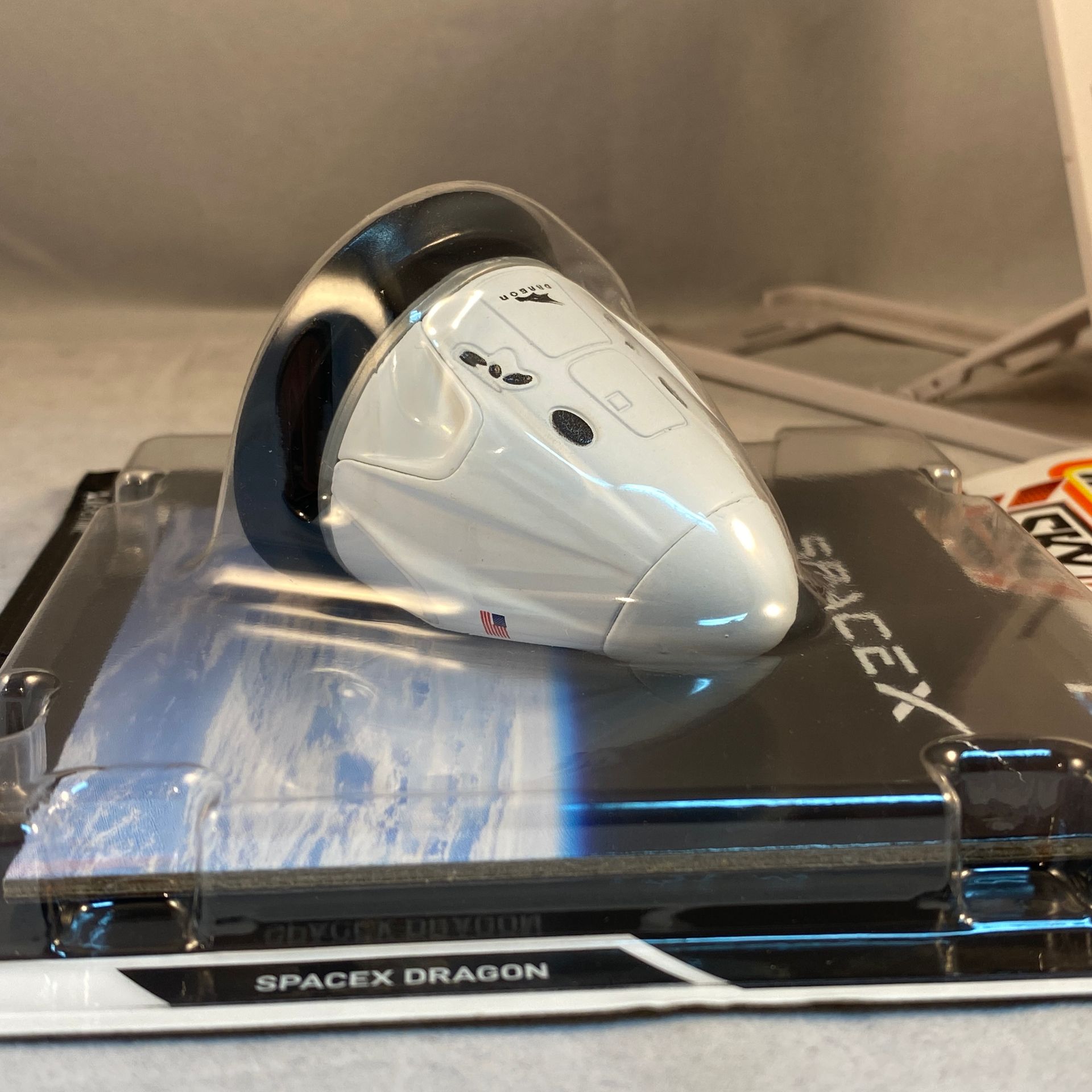 Matchbox Sky Busters - SpaceX Dragon