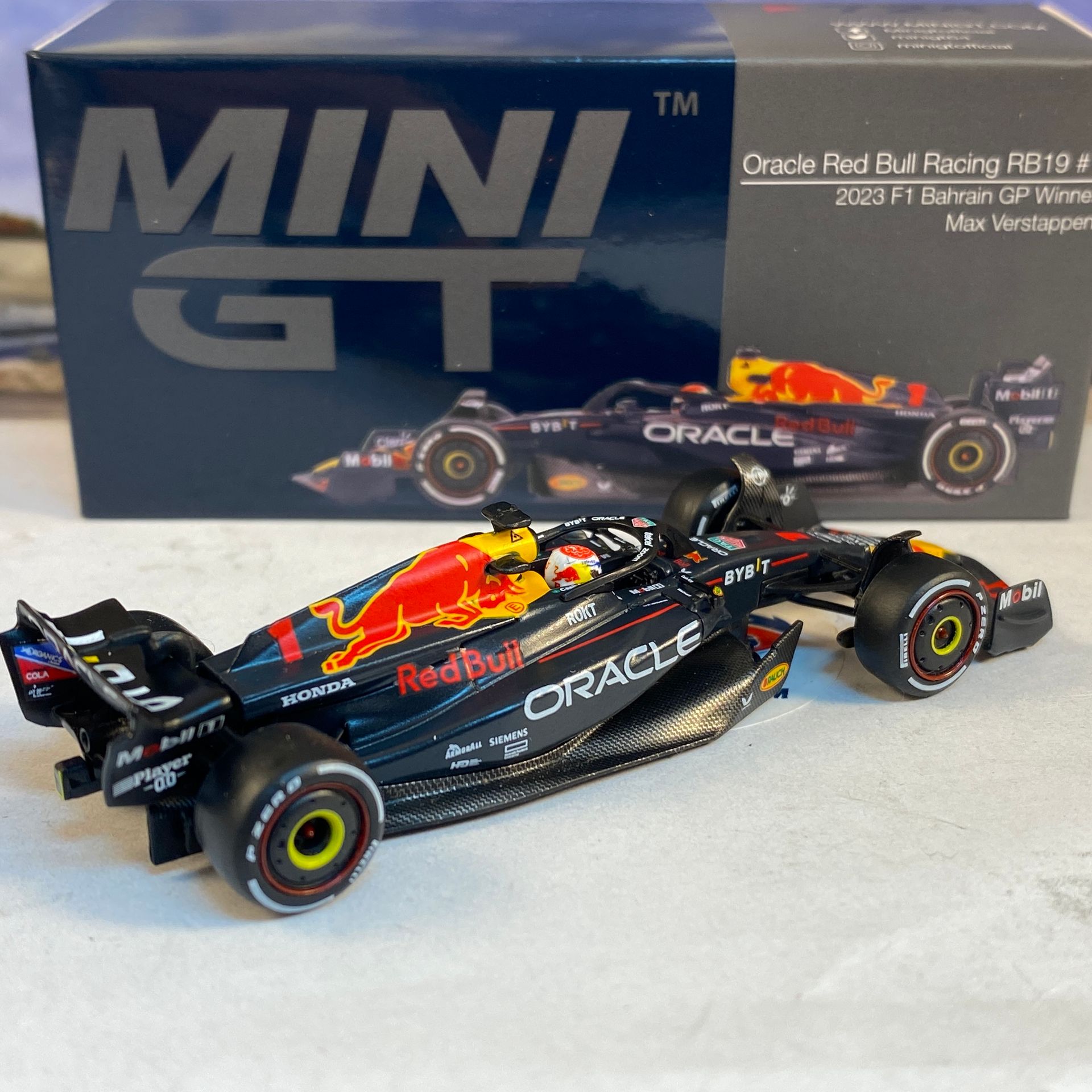 Mini GT - Oracle Red Bull Racing RB19 #1 - 2023 F1 Bahrain Winner Max Verstappen