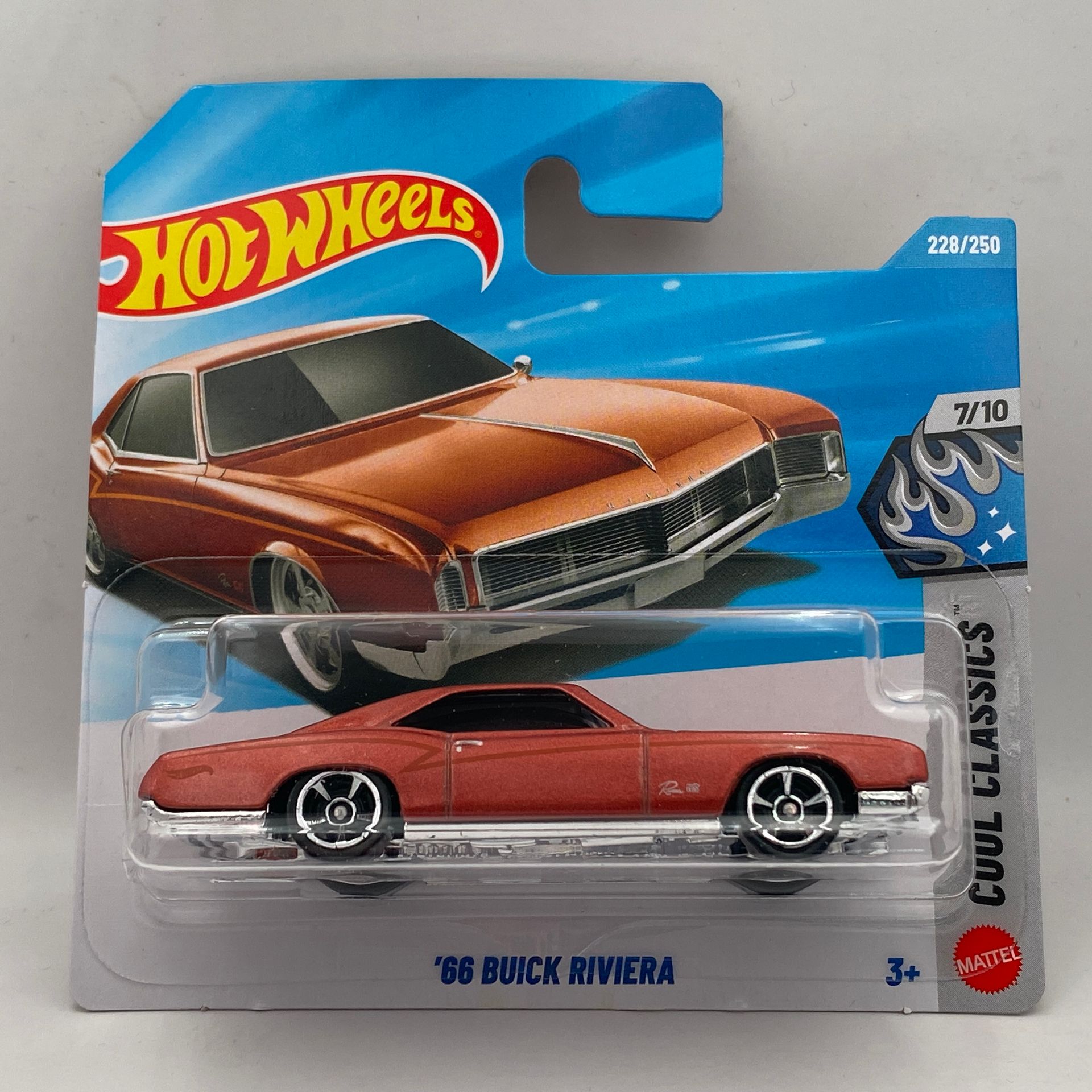Hot Wheels 66 Buick Riviera (M26)