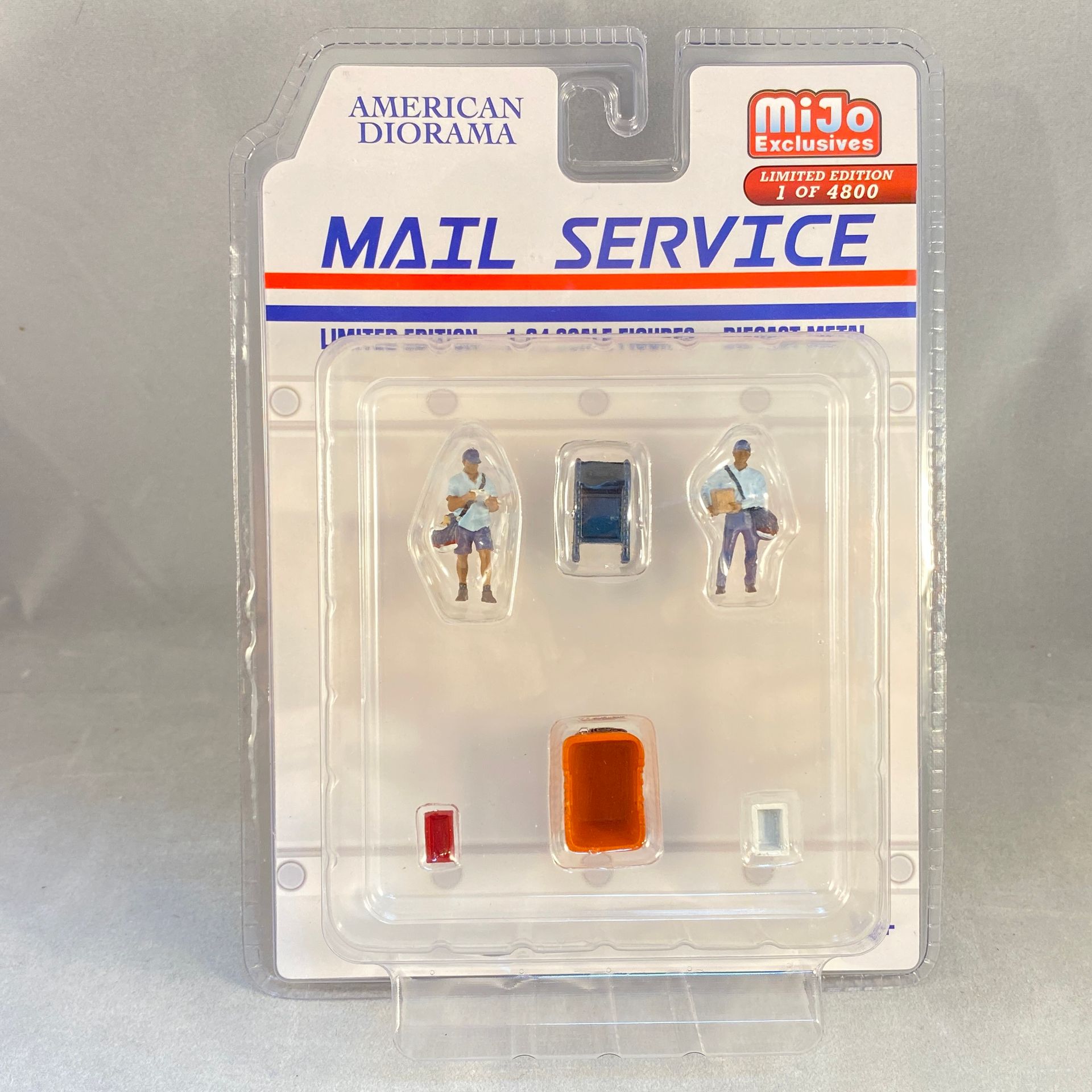 American Diorama Mail Service Mijo Figure Set - 1:64