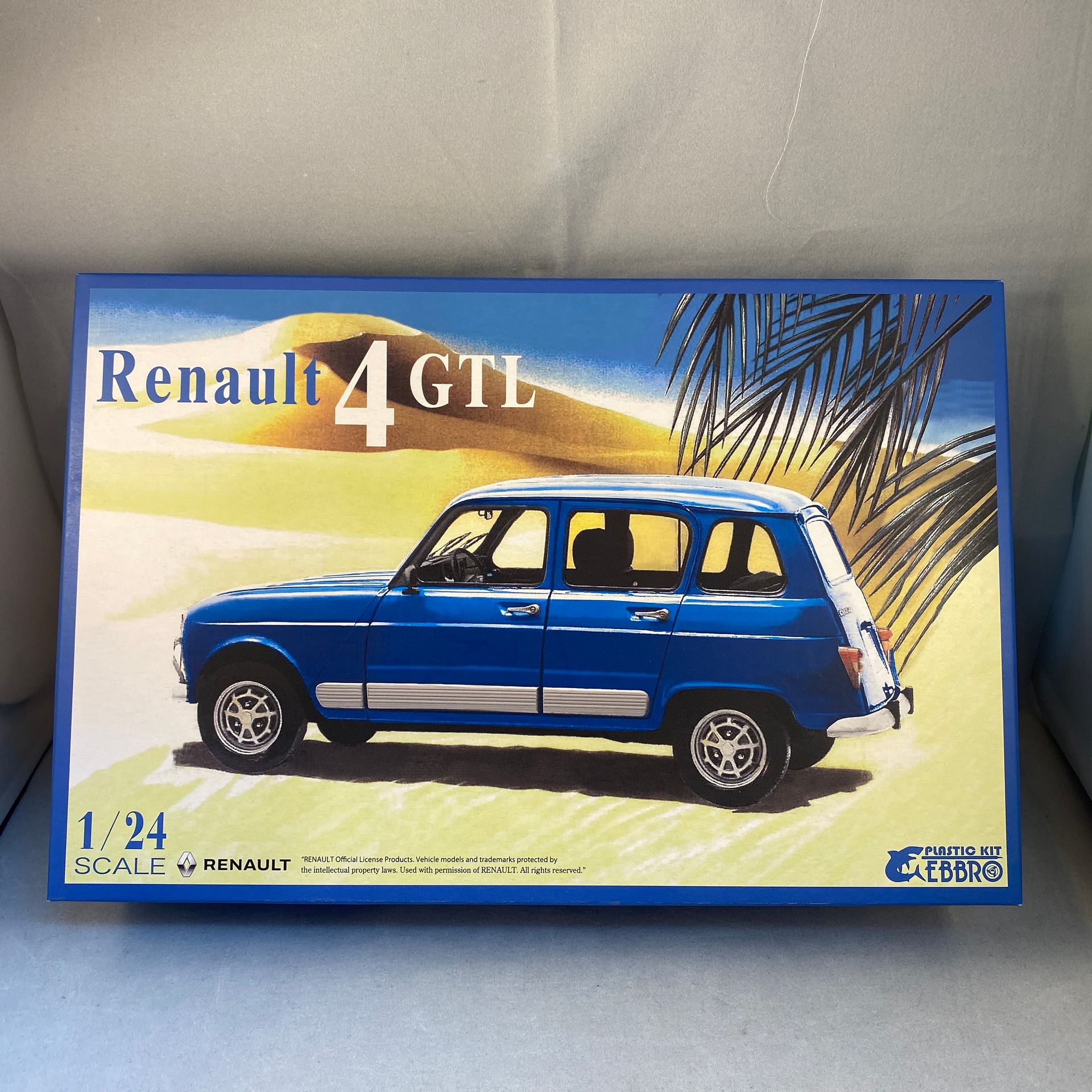 Ebbro Hobby Renault 4 GTL - 1:24