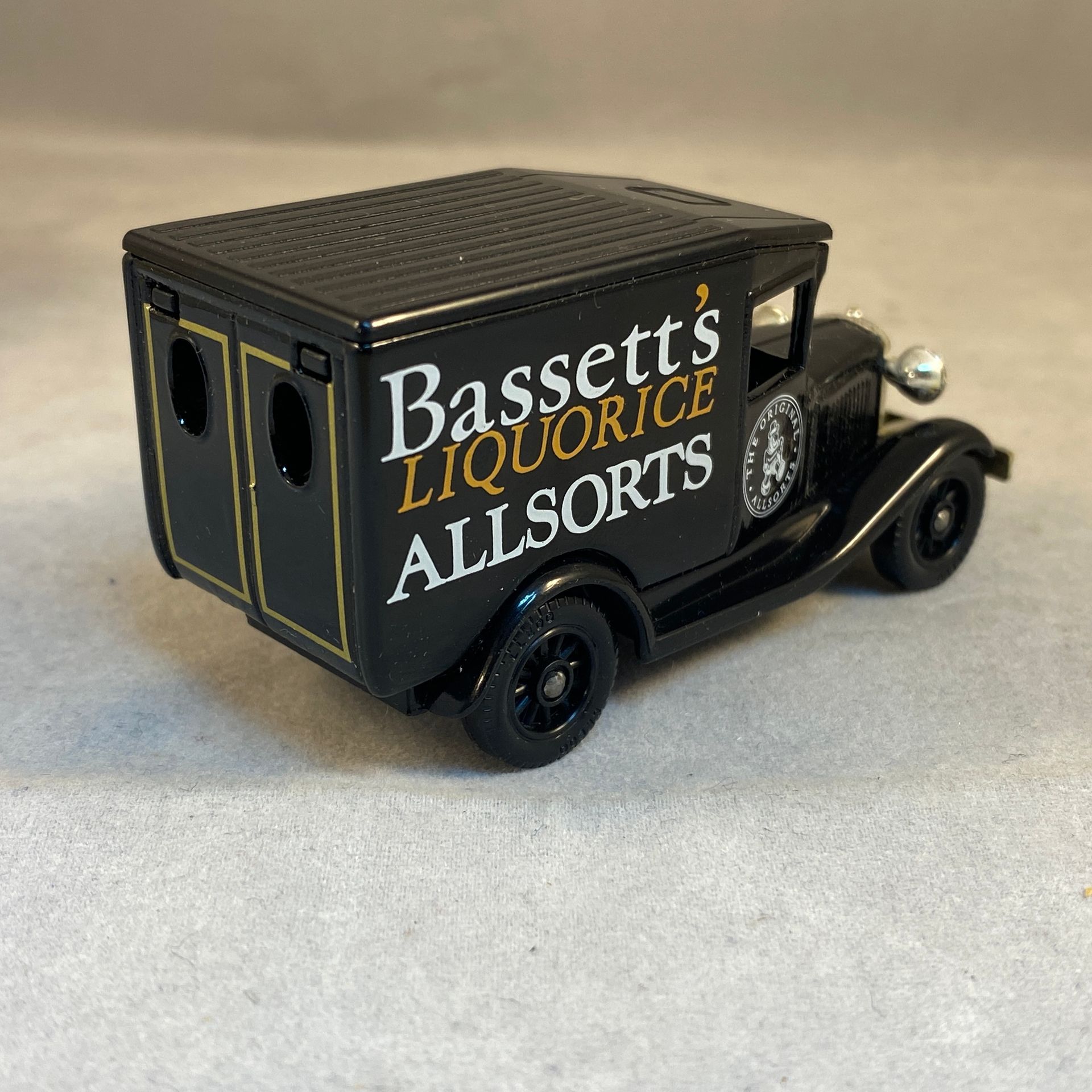 Lledo Days Gone -  Bassett’s Liquorice Allsorts - 1934 Model A Ford