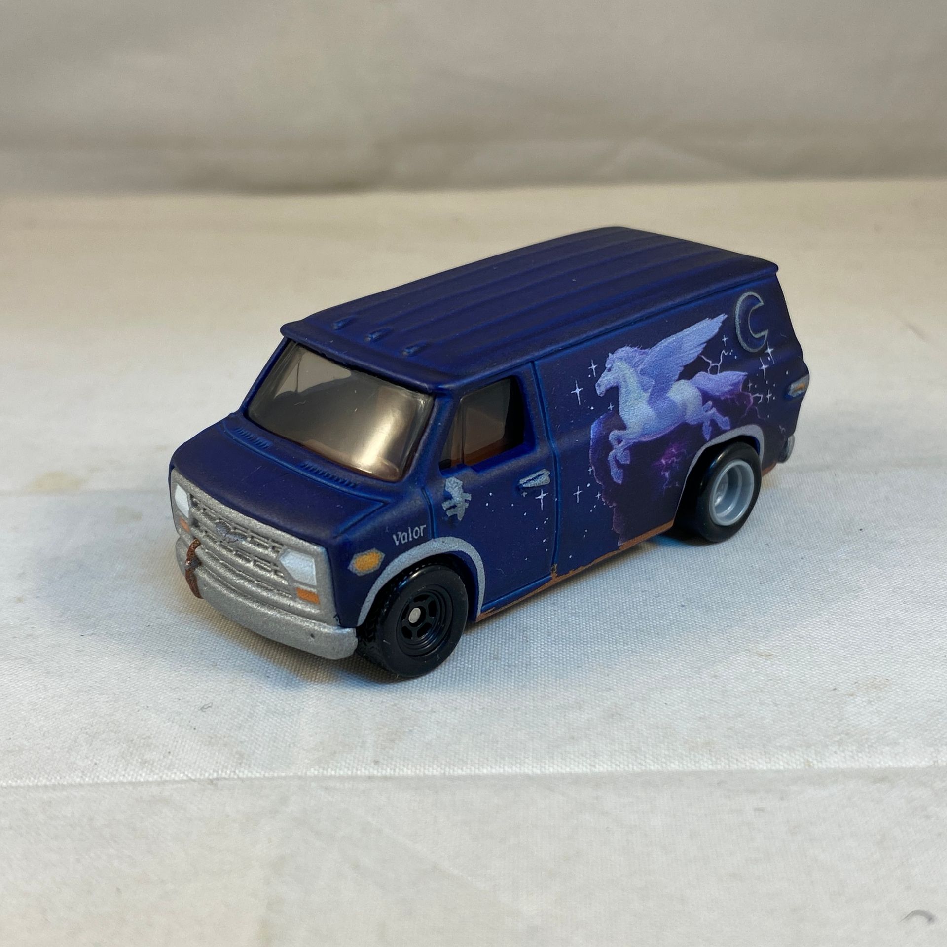 Hot Wheels Premium Disney - Quinevere Van