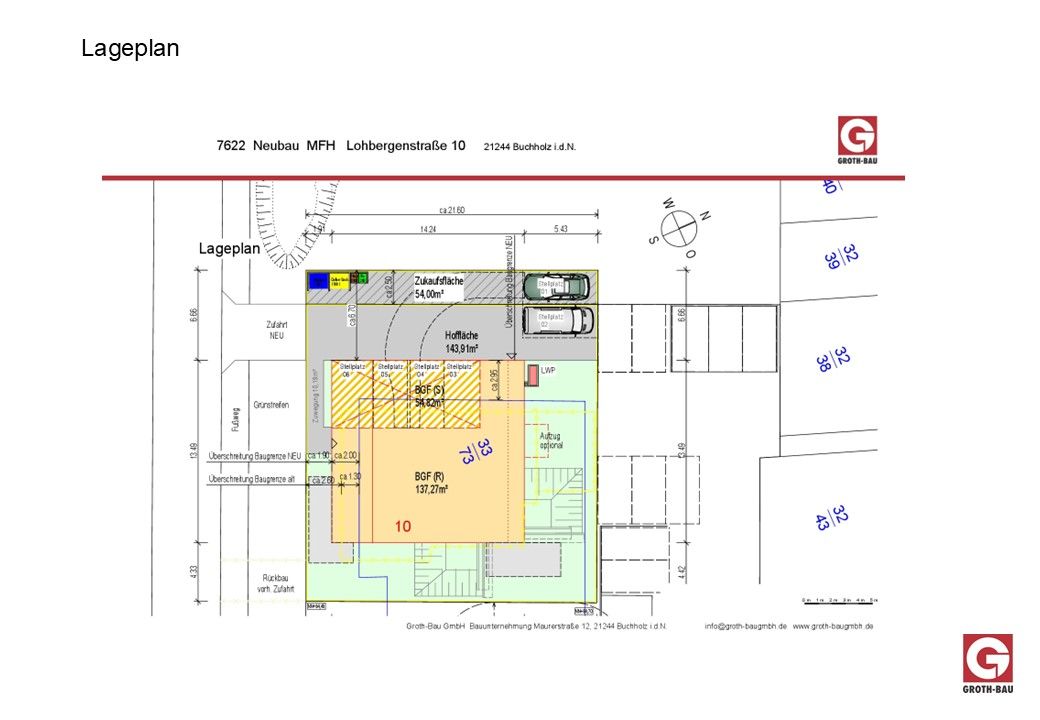 Farbiger Architekturplan mit Maßen und Raumbezeichnungen auf weißem Hintergrund
