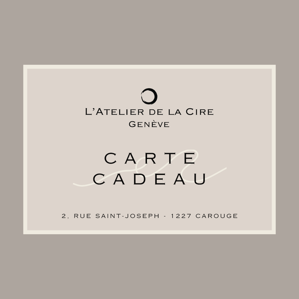 Carte de certificat d'atelier de bougies beiges avec texte en français, lignes noires et coordonnées