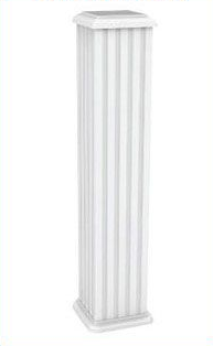 Colonne blanche cannelée à base et sommet carrés.