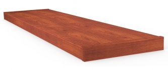 Une planche de bois rectangulaire, de couleur brun rougeâtre.
