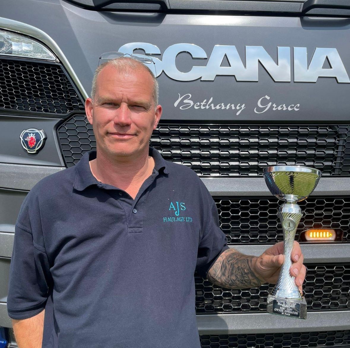 Alan Steele with his award winning Scania V8 truck