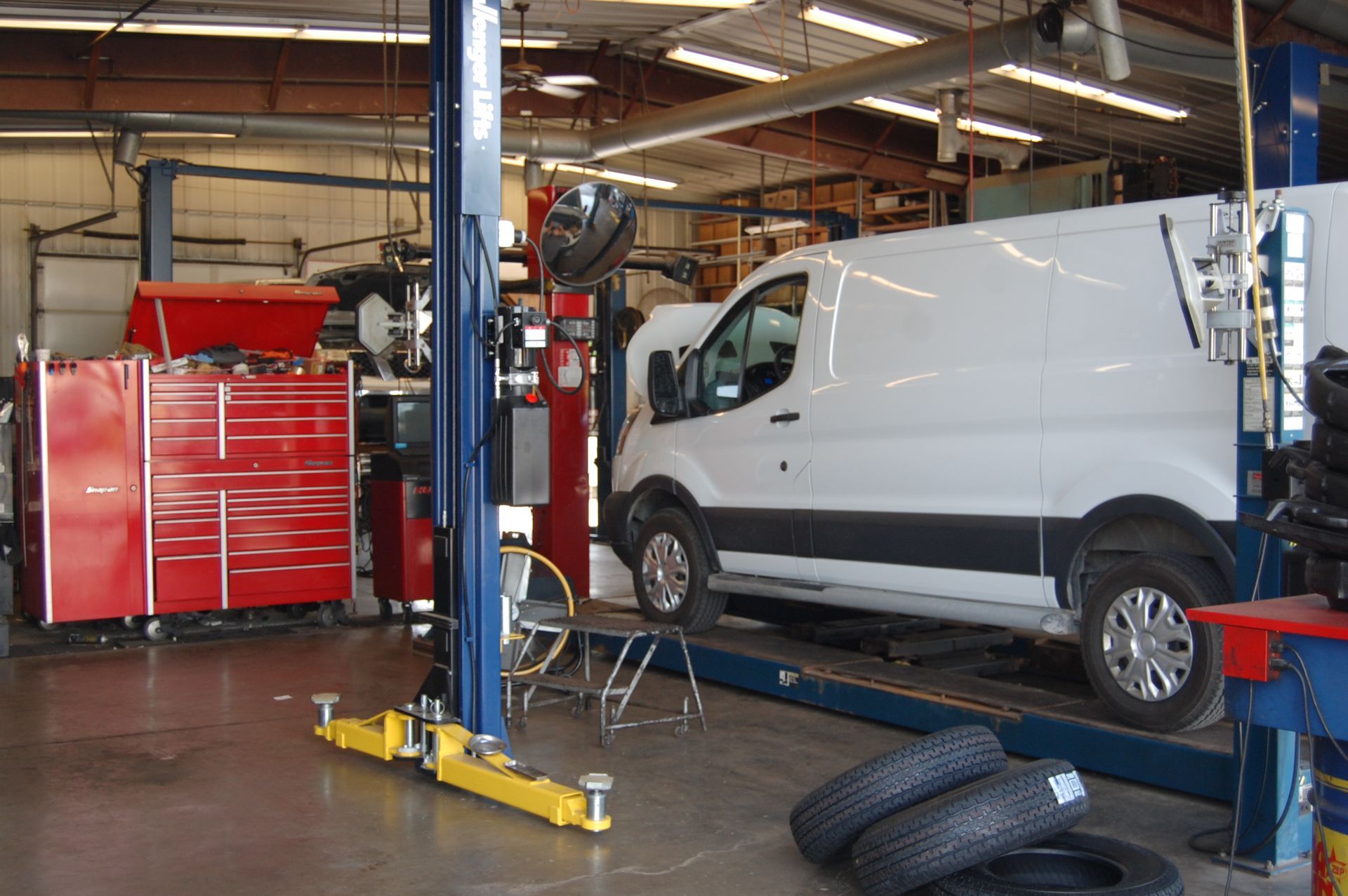 Service Inside O'Fallon, MO - Autotech Auto Center