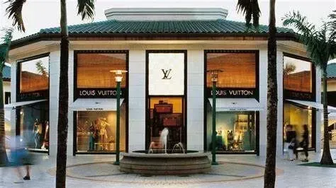 Louis Vuitton Storefront - Puunene, HI - Island Commercial Doors & Windows, LLC