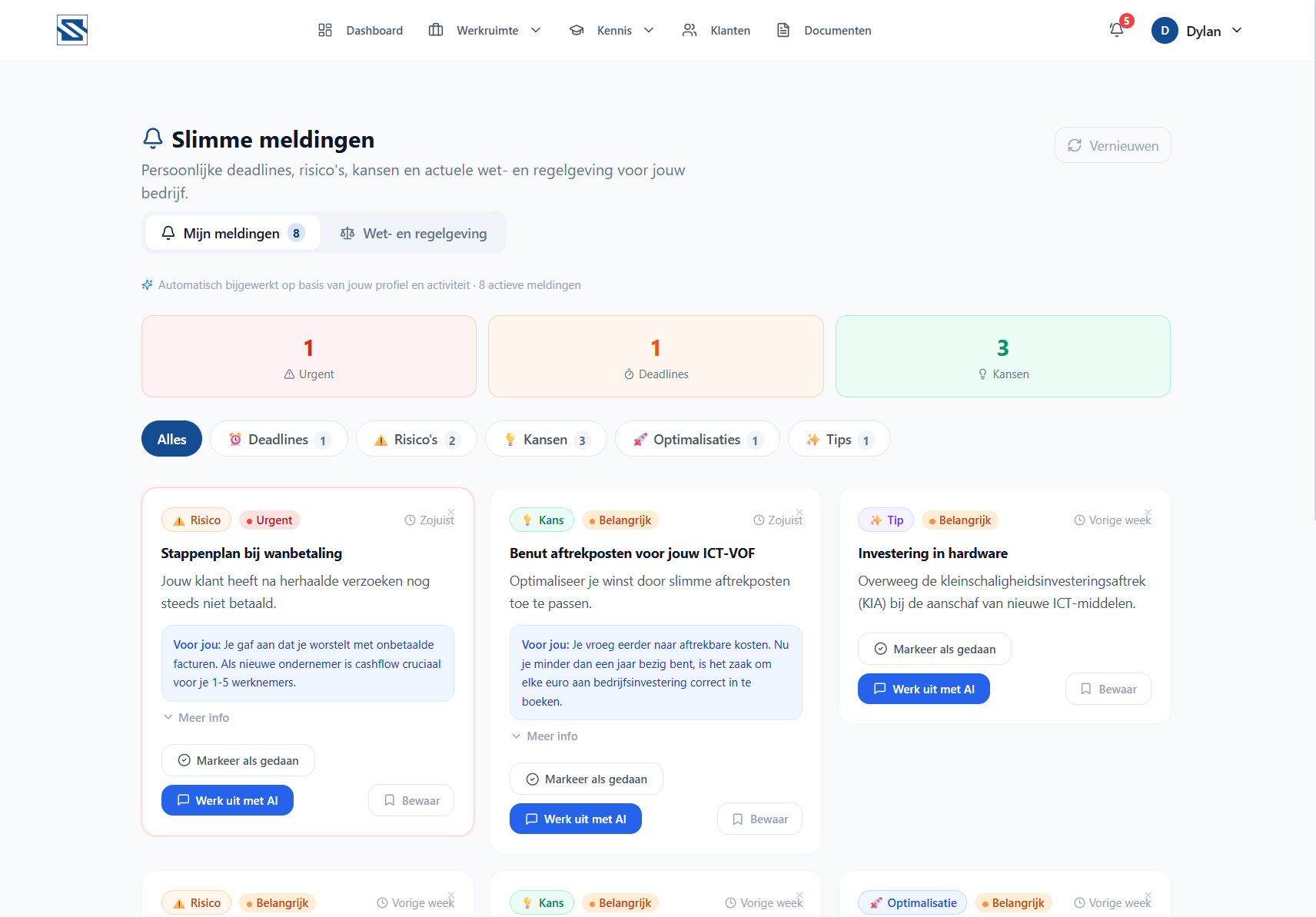Website-dashboard met drie gekleurde plankaarten en prijsopties weergegeven op een witte pagina.