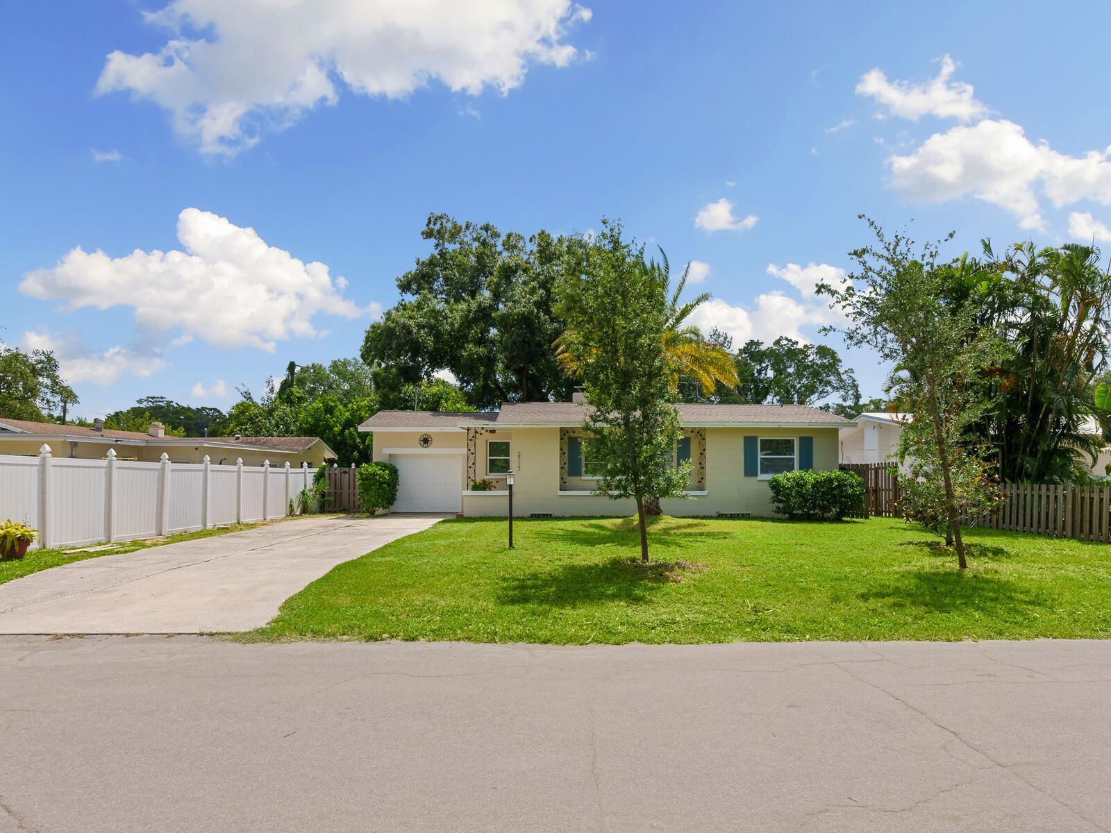 6401 McKown Road, Sarastoa, FL