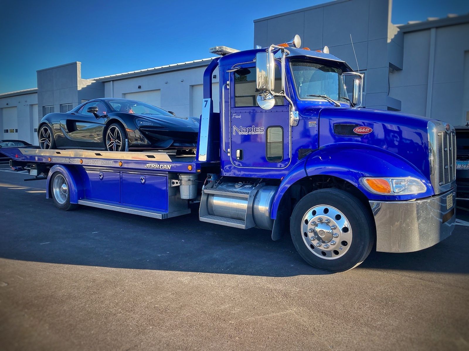 Requesting a towing estimate in Naples, FL from Naples Towing and Recovery, your trusted local towing service.