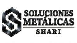 Logo negro y gris de “Soluciones Metálicas SHARI” con una “S” estilizada dentro de un hexágono.
