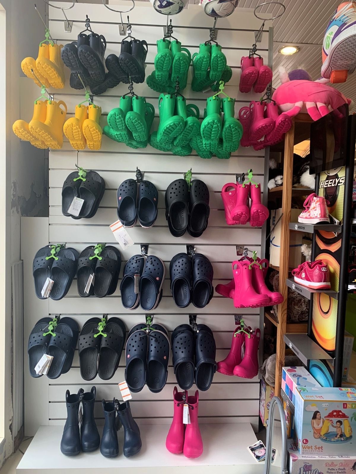 crocs