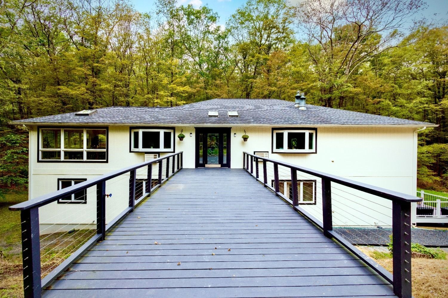 The Harlow House Inn Exterior