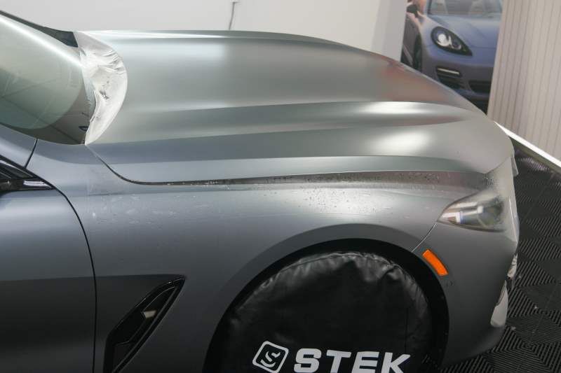 A car with a tire cover that says ' stek ' on it