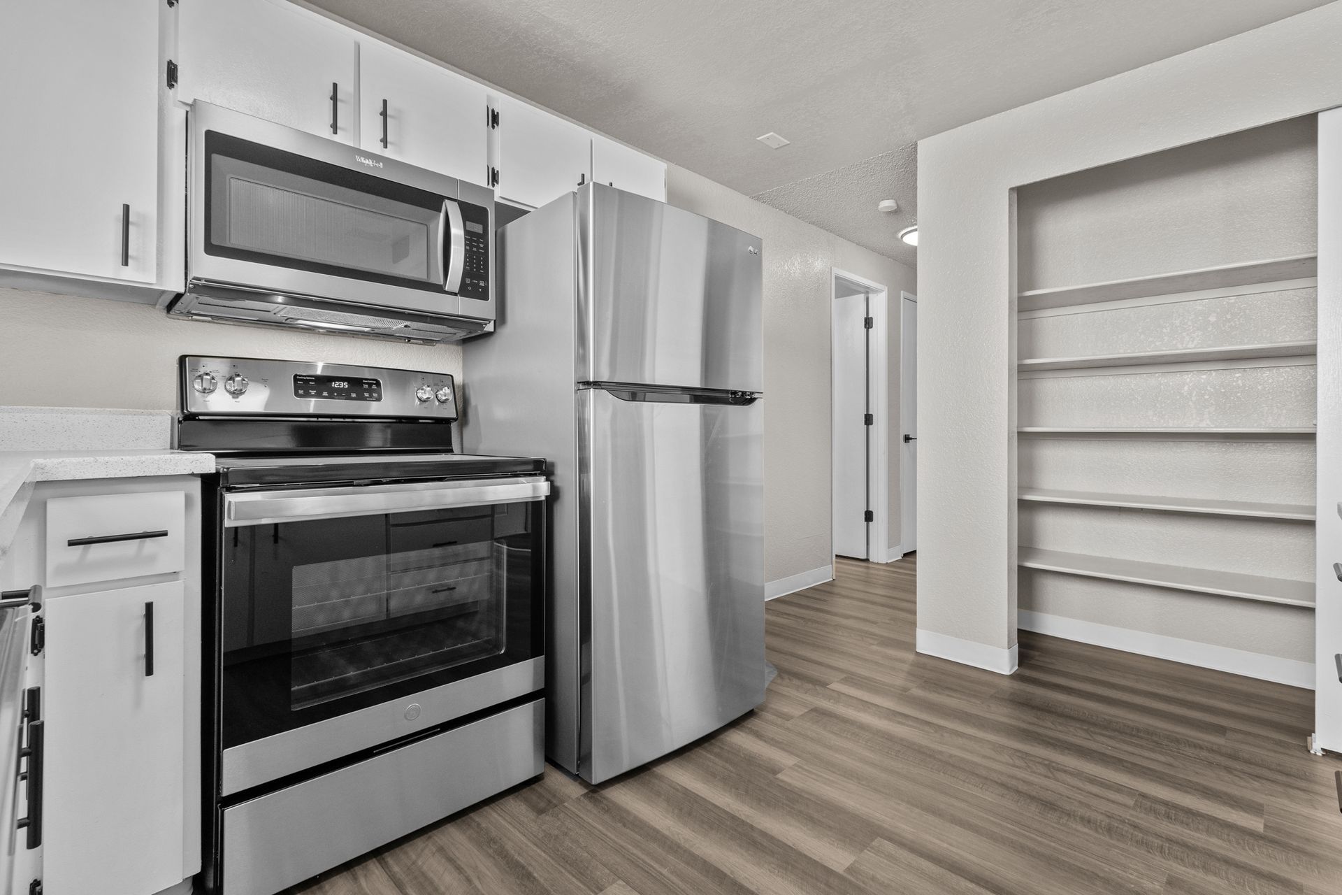 Huge chef's kitchen with large pantry and plenty of cabinet space