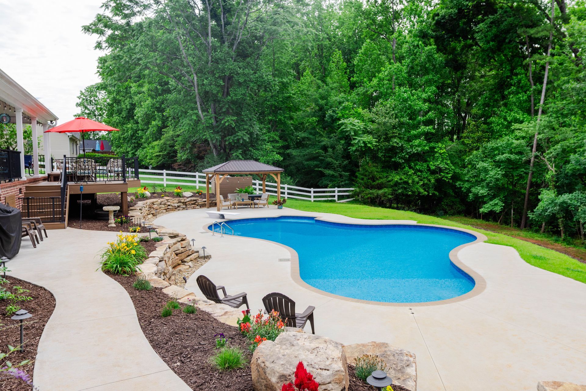 luxury pool features
