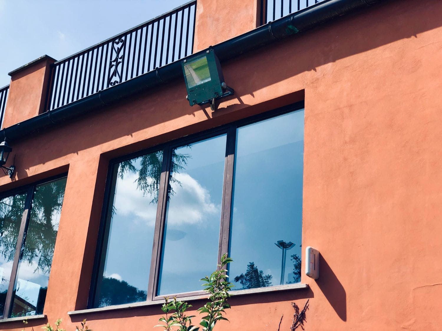 how window tinting lowers energy costs