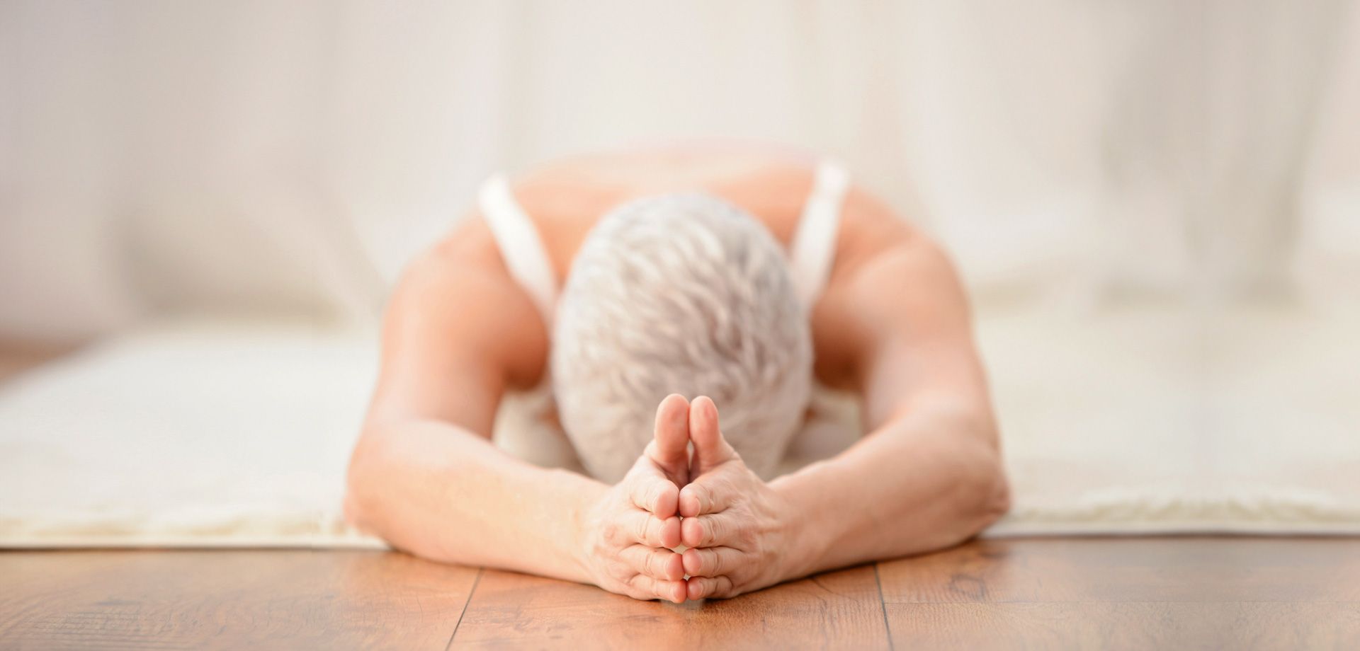 Yara Klink beim Yin Yoga in Ihrem Studio