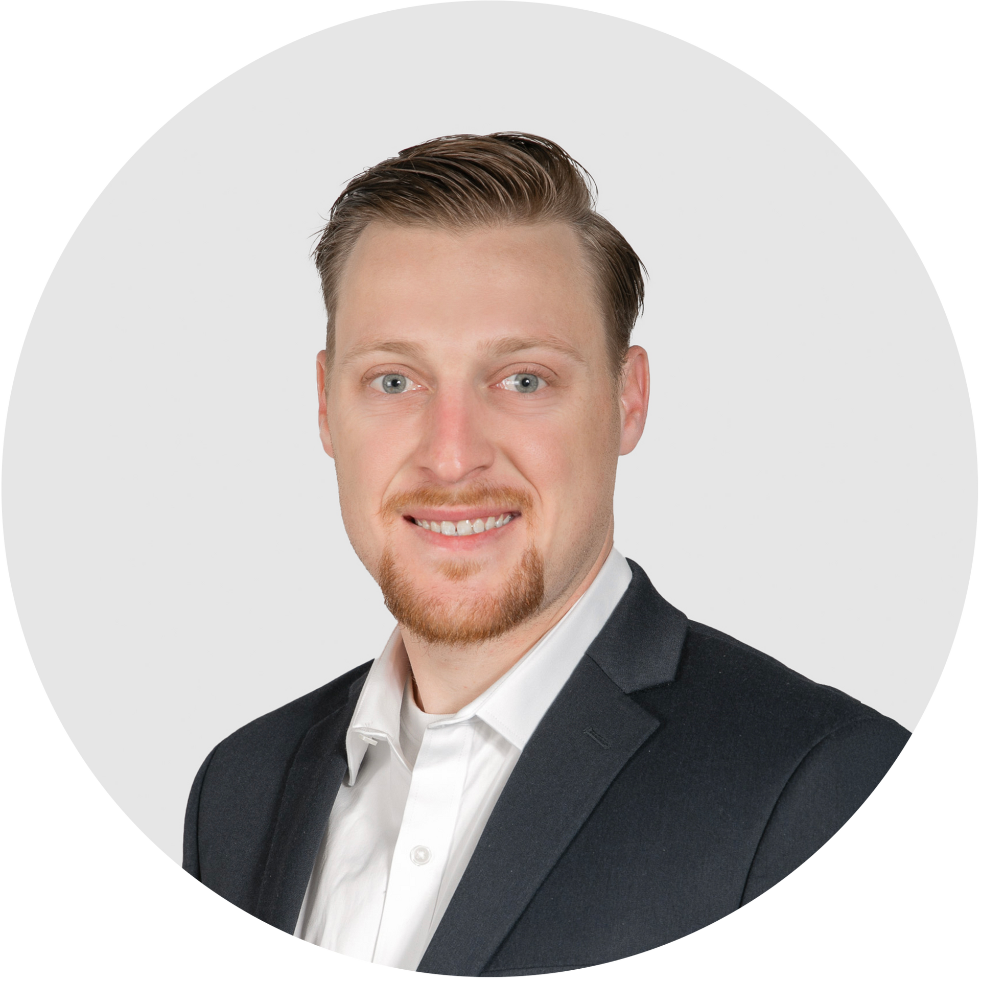 A man in a suit and tie is smiling in a circle.