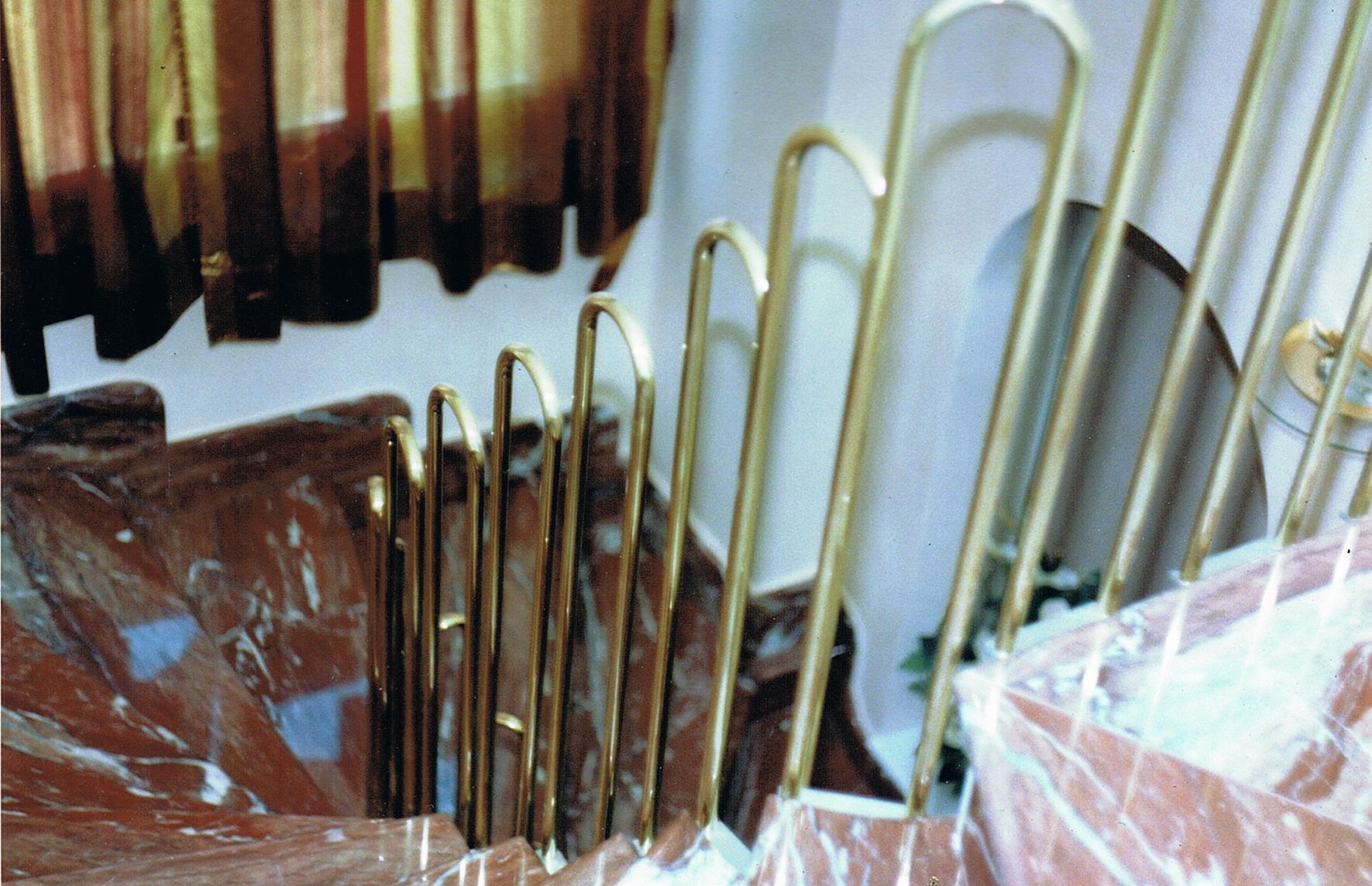 Ringhiera artigianale su misura in ottone lucido