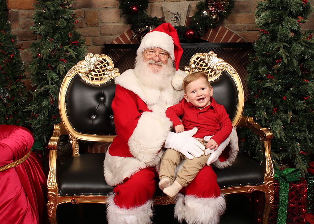 Pictures with Santa | Dan's Camera City