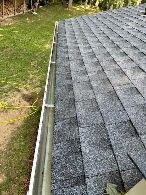 Clean Roof Gutter