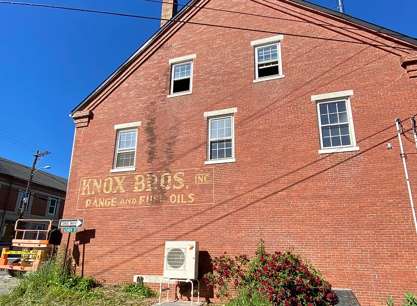 A brick building with a sign on the side that says knox bros.