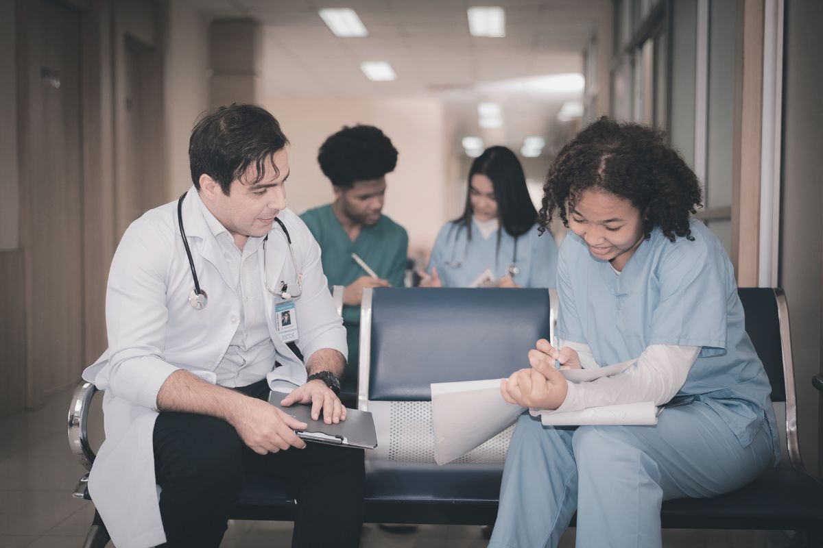 Vamos explorar quatro das instituições de ensino superior mais destacadas em Belo Horizonte, especialmente na área de medicina: o Centro Universitário de Belo Horizonte (UniBH), a Universidade Federal de Minas Gerais (UFMG), a Universidade do Estado de Minas Gerais (UEMG) e a Faculdade de Minas (FAMINAS). Vamos explorar quatro das instituições de ensino superior mais destacadas em Belo Horizonte, especialmente na área de medicina: o Centro Universitário de Belo Horizonte (UniBH), a Universidade Federal de Minas Gerais (UFMG), a Universidade do Estado de Minas Gerais (UEMG) e a Faculdade de Minas (FAMINAS).