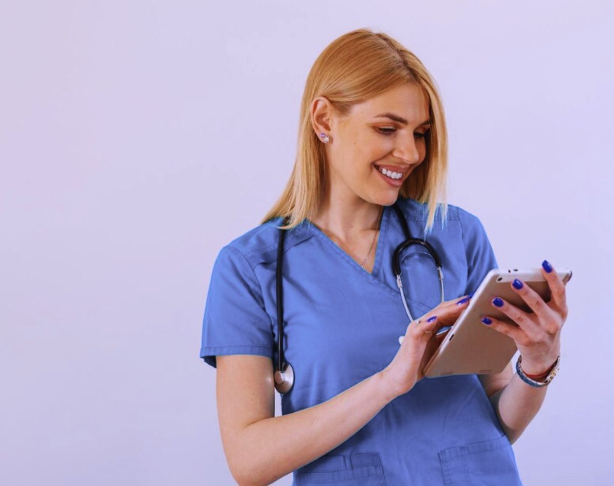 Simplifique suas transações eletrônicas com certificados digitais seguros e rápidos da GxMed. Emissão fácil e segurança garantida para médicos.