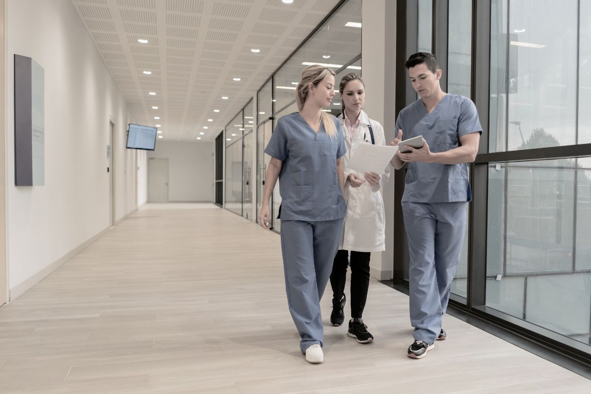 Residência medica, especialização e à aquisição das habilidades necessárias para fornecer atendimento adequado e correto aos seus pacientes. Saiba como uma contabilidade para médicos pode te ajudar.
