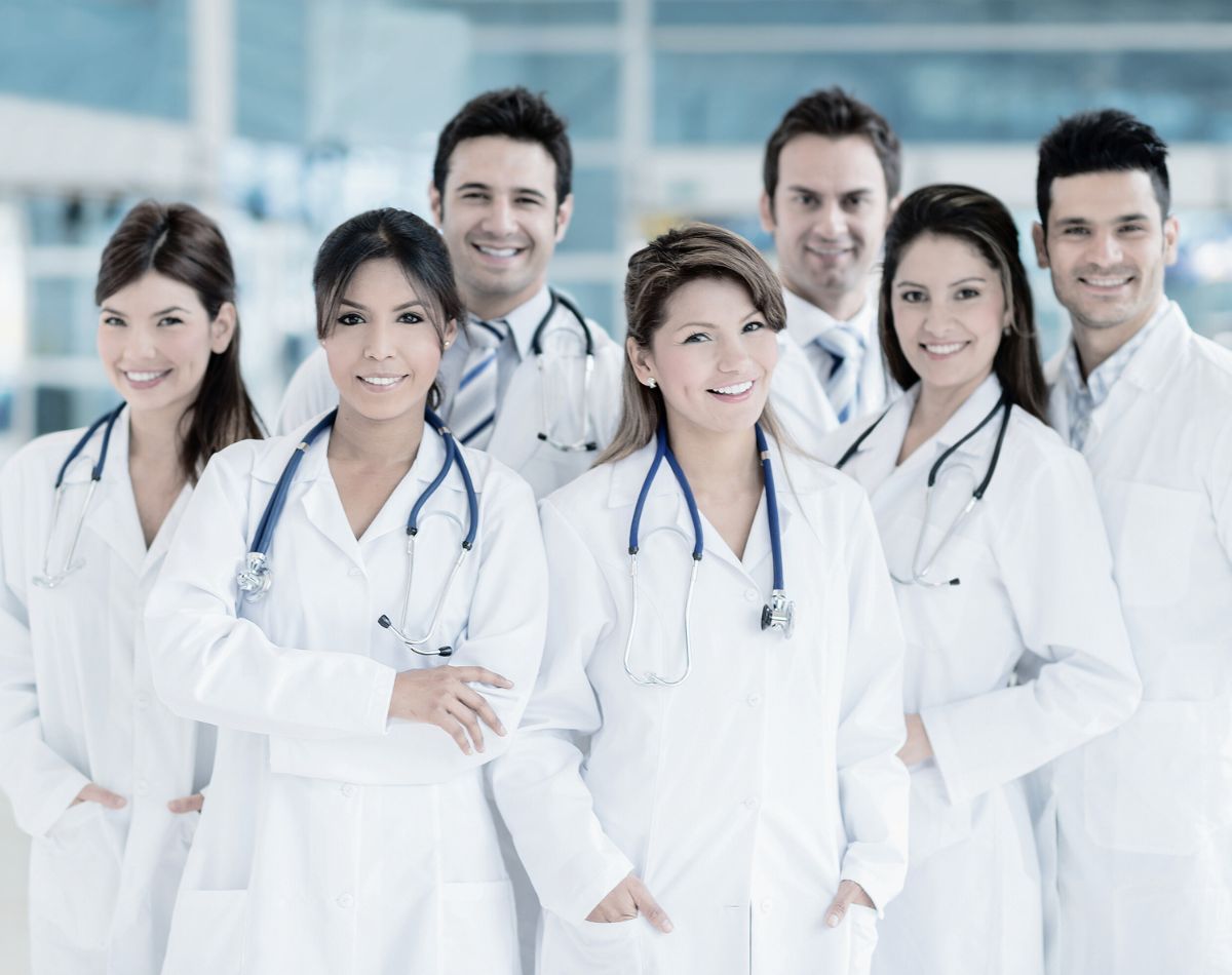 Ser um médico recém formado é uma fase emocionante e desafiadora. Após anos de dedicação aos estudos, finalmente chegou o momento de entrar no mercado de trabalho e começar a exercer a profissão dos seus sonhos.