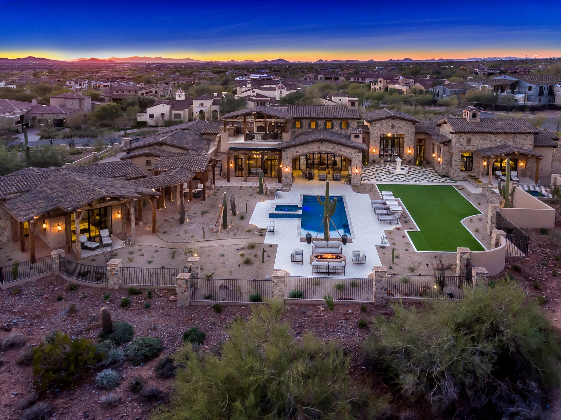 Stone Source | Custom Carved Stone, image size:1920x1439