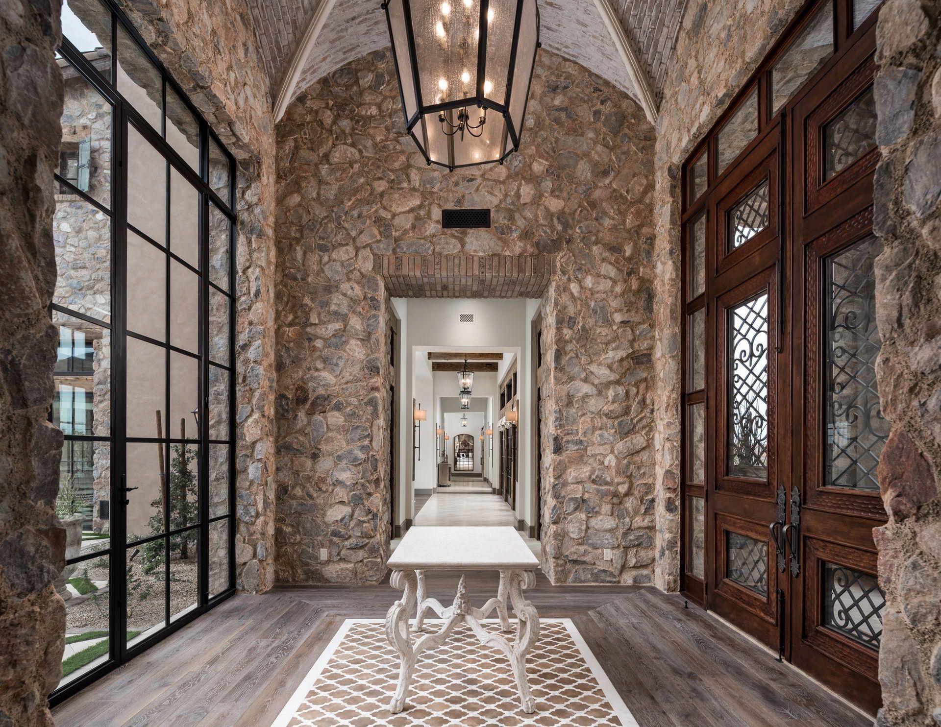 Natural stone types in interior design