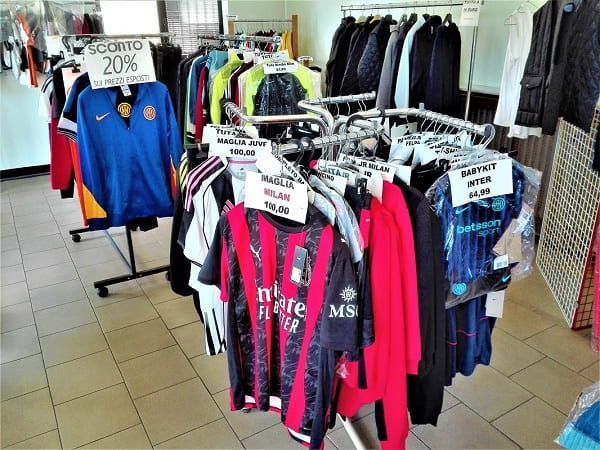 negozio di abbigliamento da calcio