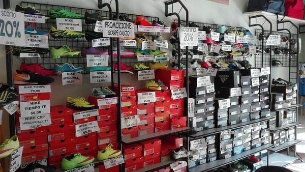 outlet Melegnano scarpe Nike calcio