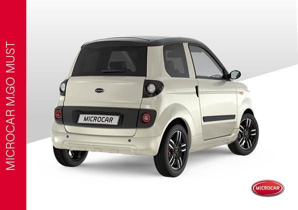 Une microcar mgo blanche doit être montrée sur un fond blanc.