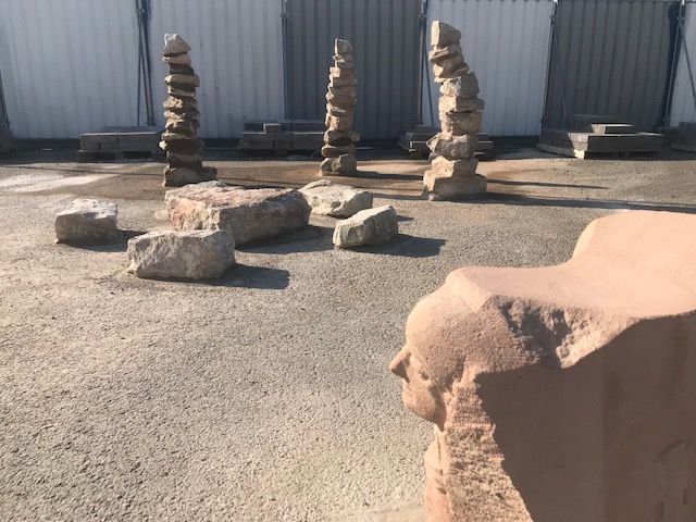 Stone features, The 3 Sisters.
