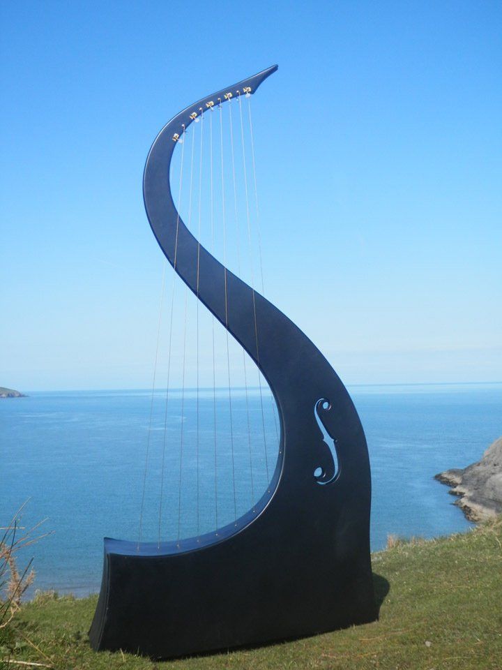 Aolian wind harp sculpture