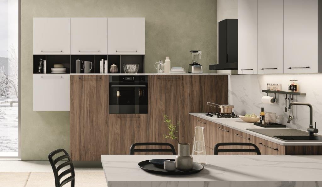 Cucina moderna con mobili in legno