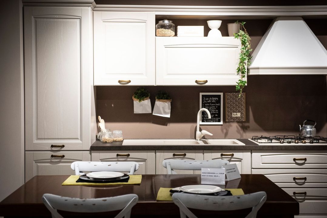 Cucina moderna con mobili a Frosinone