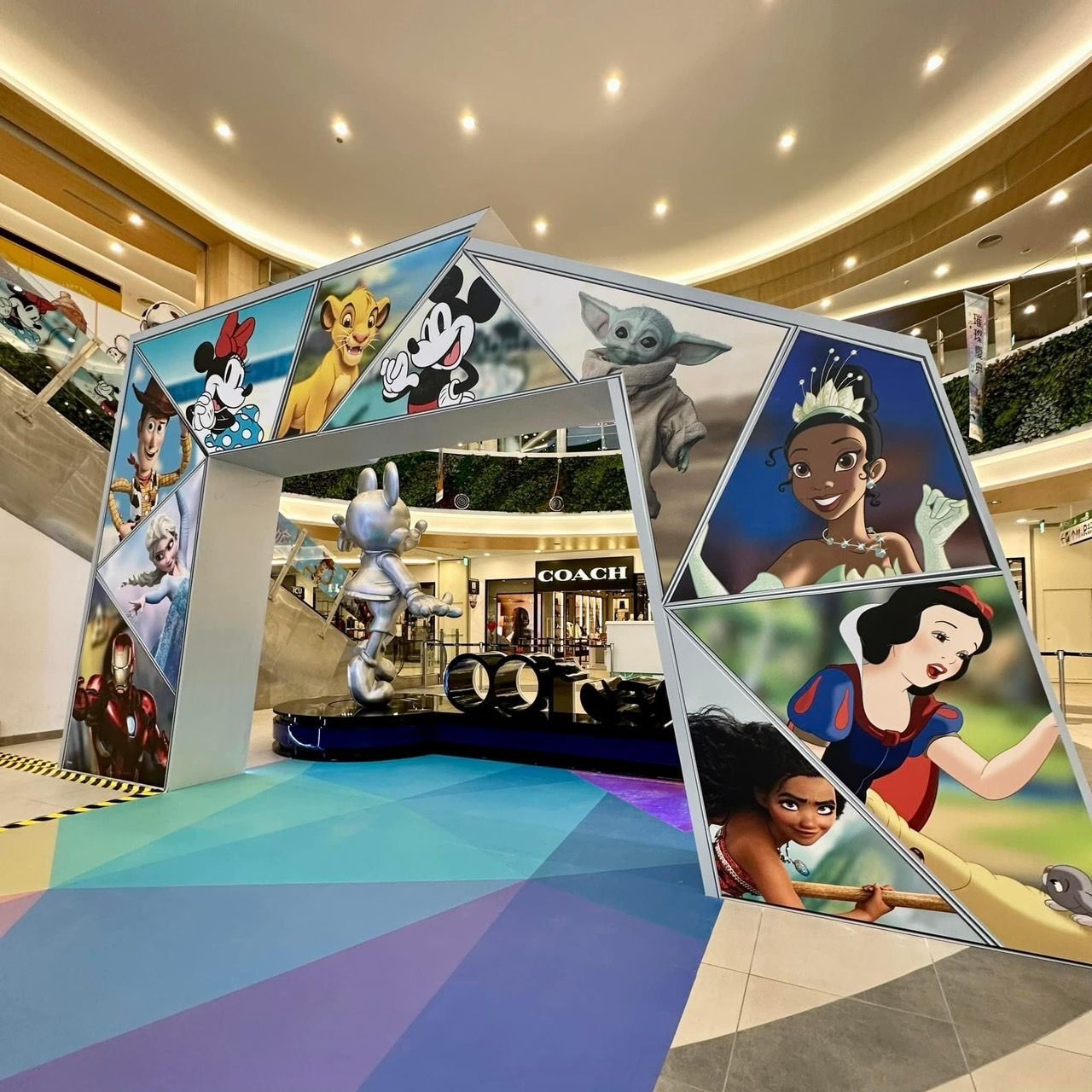 三井MITSUI OUTLET 商場創意佈置  DISNEY 100周年 